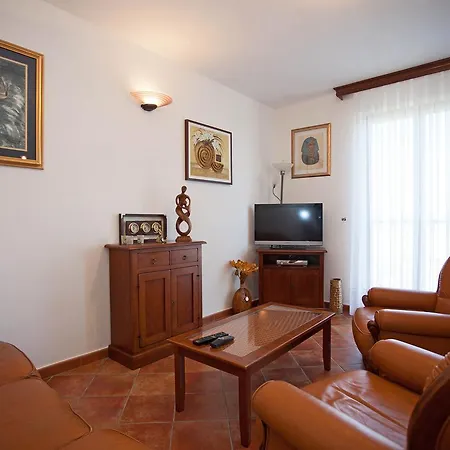 Apartment Pia *