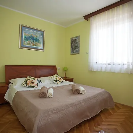 Apartment Pia *