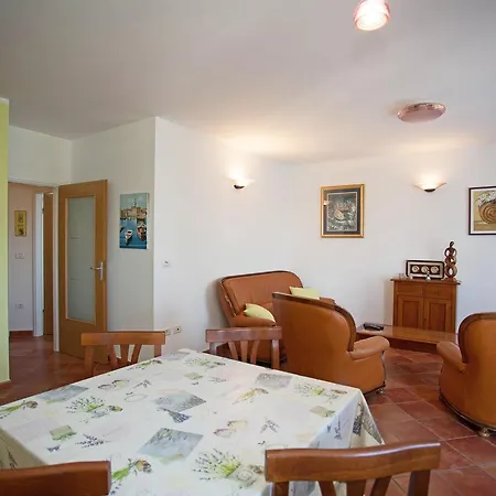 Pia Apartment *