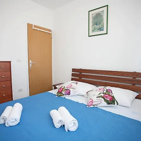 Apartment Pia *